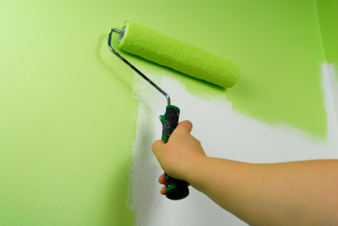 Khi sơn cần đảm bảo bề mặt tường được khô thoáng